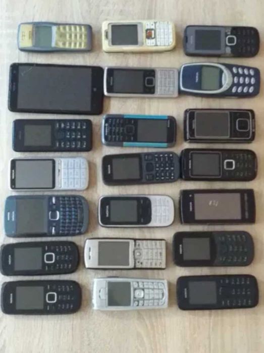 Telefoane cu butoane touch funcționale pentru reparat sau piese