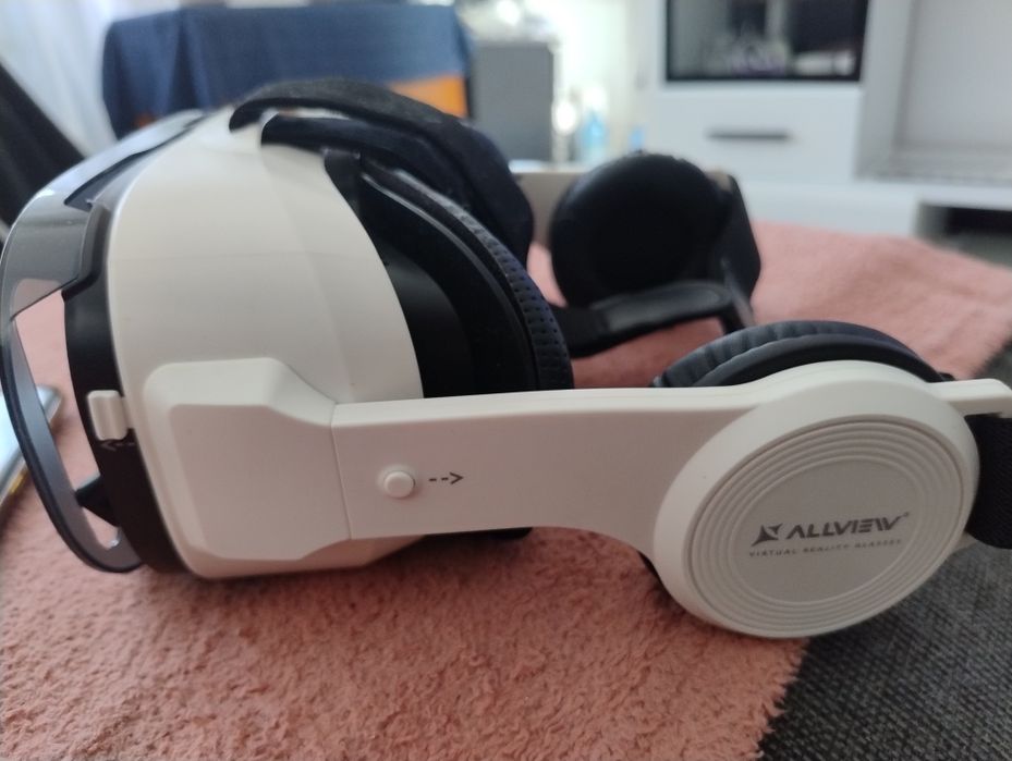 Ochelari vr Allview aproape noi in cutie
