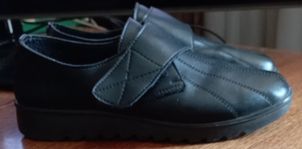 Женская обувь на липучке