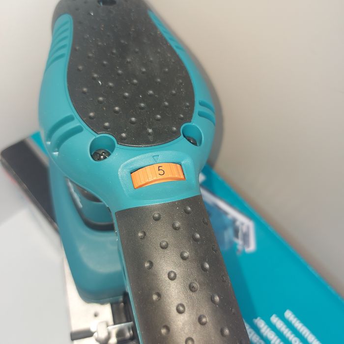 Нов виброшлайф Makita BO3711