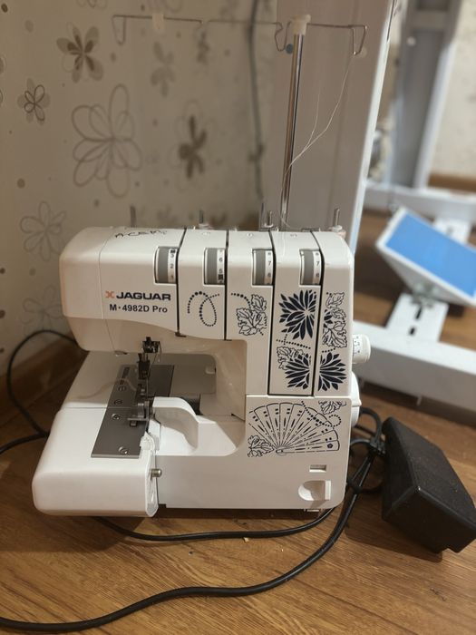 Продается швейная машина и оверлог