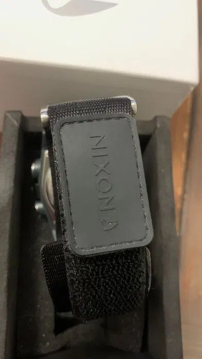 Чисто нов часовник NIXON