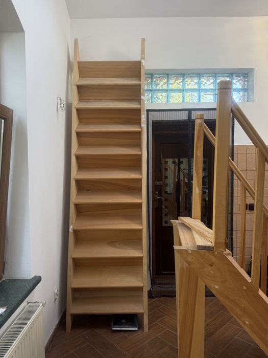 Scara din lemn masiv