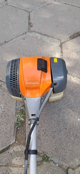 Продавам бензинова коса DAEWOO