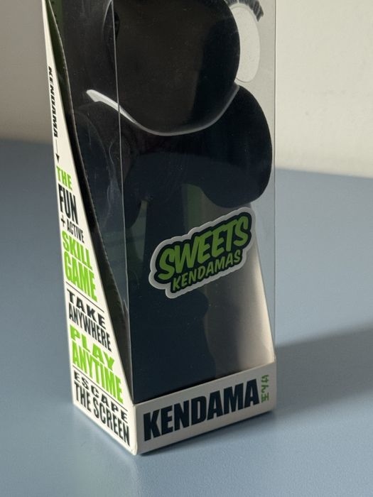 Vand Kendama Sweets Fuzzy Black Sigilata