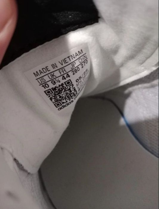 NOU cu etichetă Adidas Originals mărimea 44