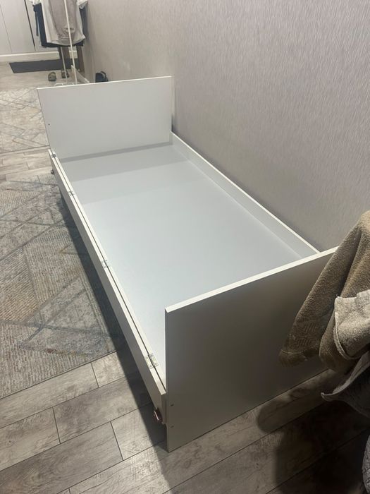 Продам кровать с тумбой