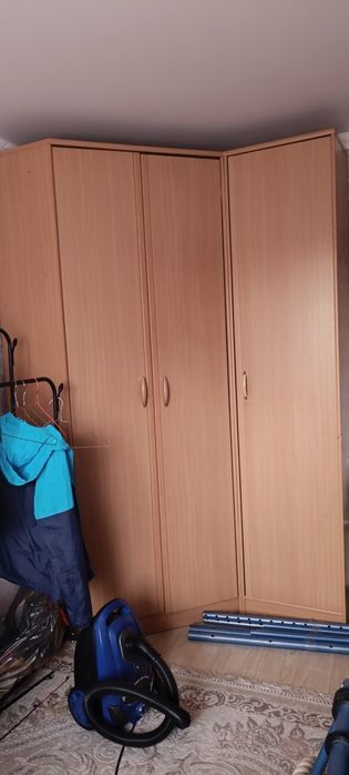 Продам угловой шкаф