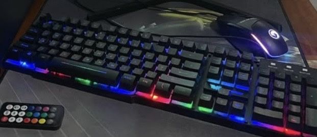 vand tastatura mouse si casti