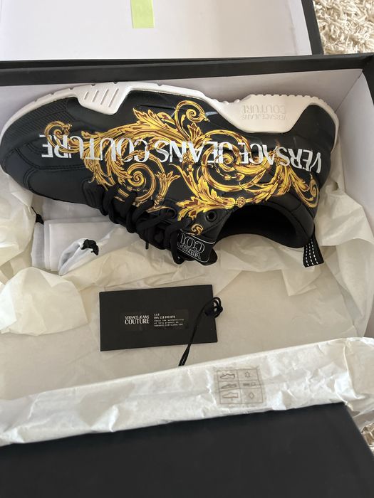 Pantofi versace barbatii noi numarul 42………..