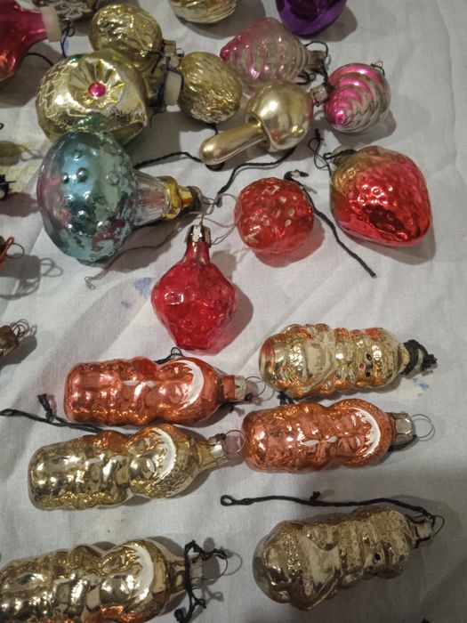 Игрушки елочные.