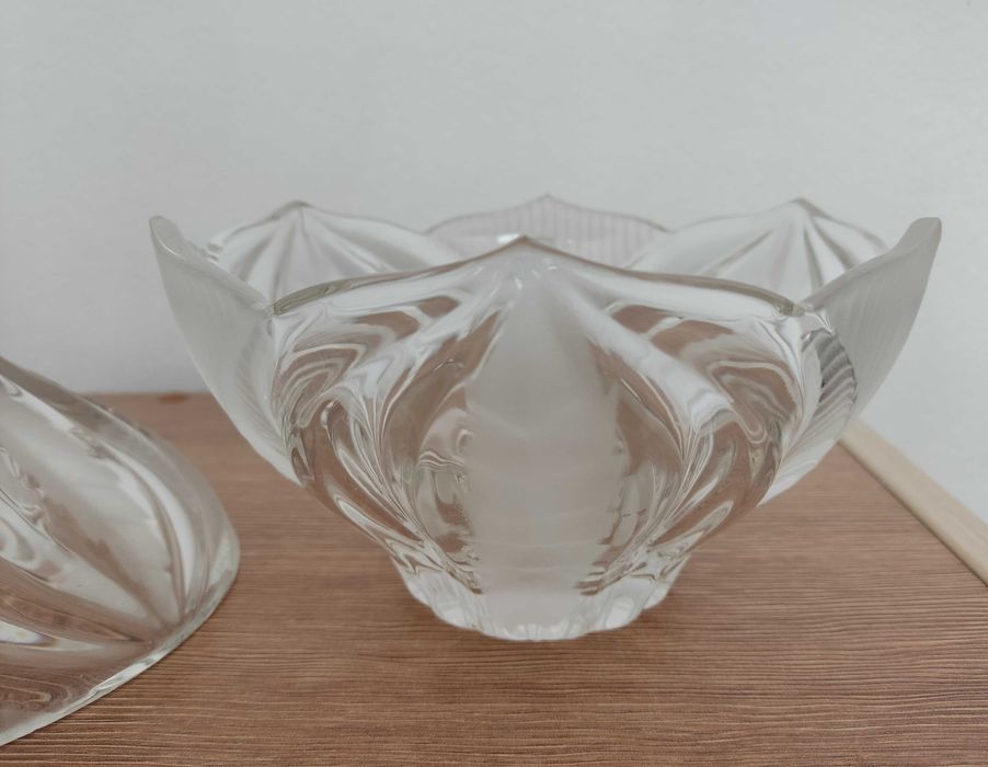 Кристална бонбониера с капак