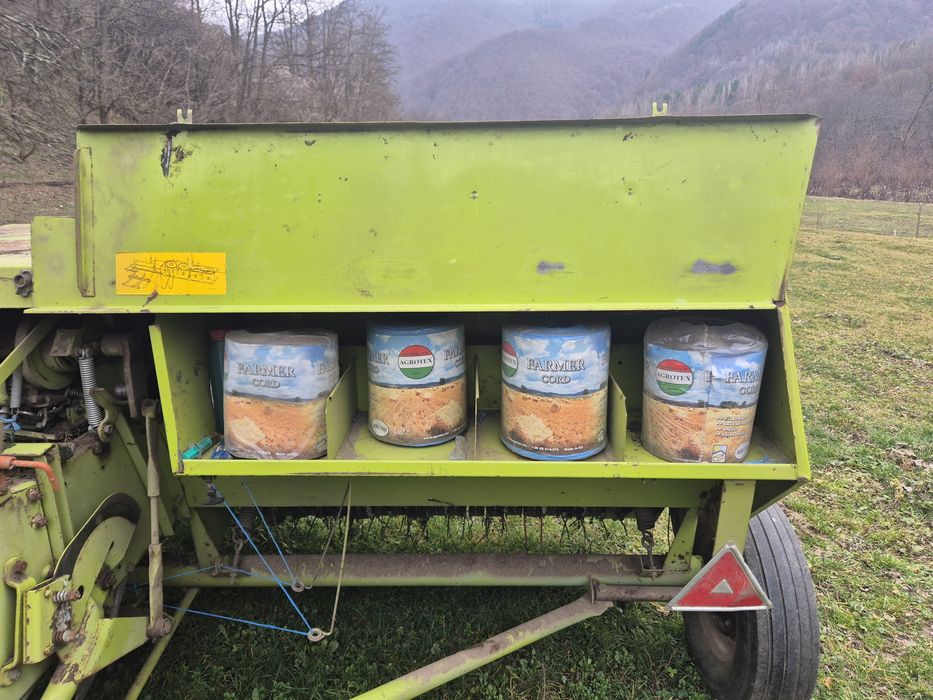 Vând balotiera dreptunghiulara