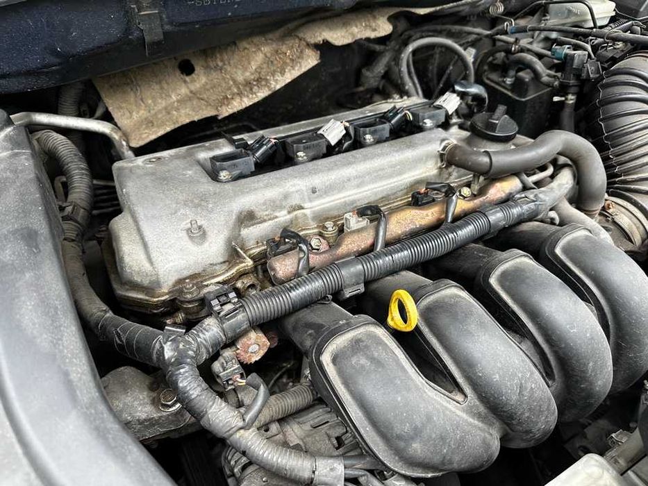 Двигатель Pontiac Vibe 1.8 Понтиак Вайб в полном навесе