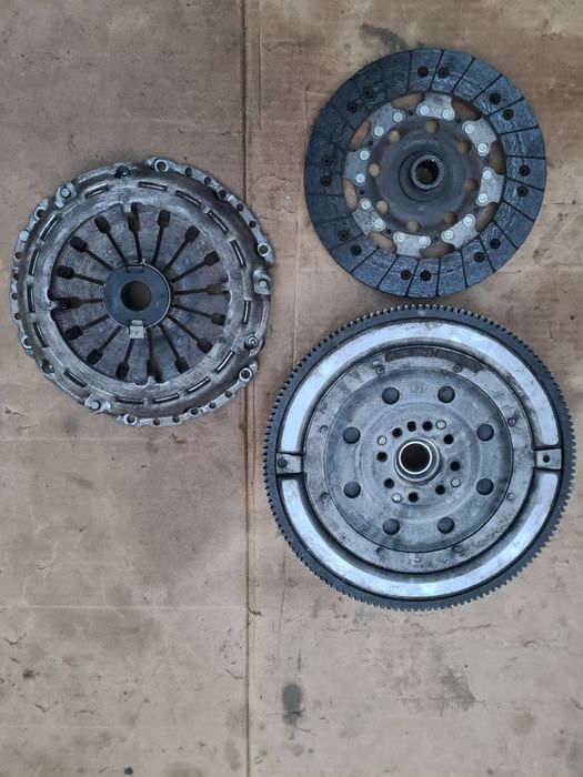 Комплект съединител с демпферен маховик Peugeot 807 2.2hdi 128кс.