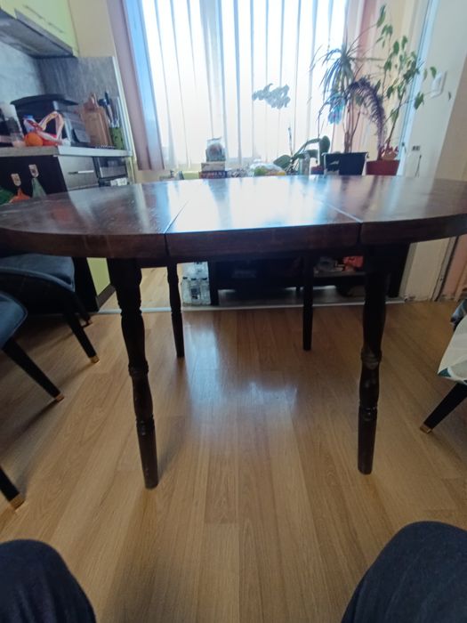 Трапезна маса с 4 бр. столове   !