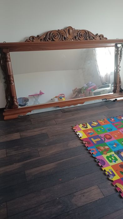 Vând  oglindă  este  foarte  fumoasă eu mai am una