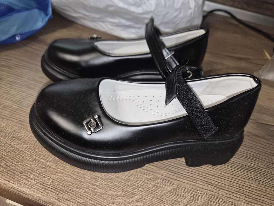 Детски обувки 28 номер и 27 номер