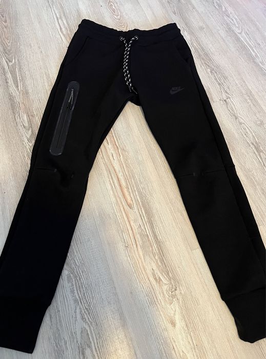 Nike tech fleece xs