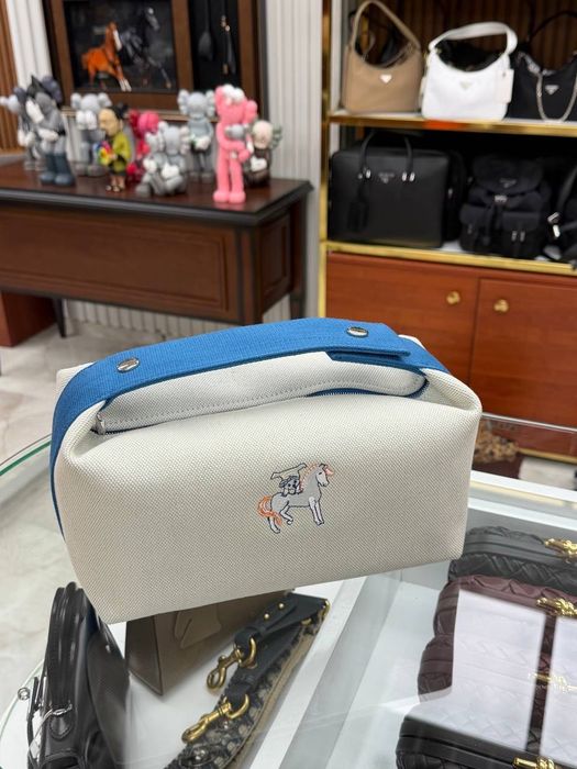 платнена чантичка с бродирано лого