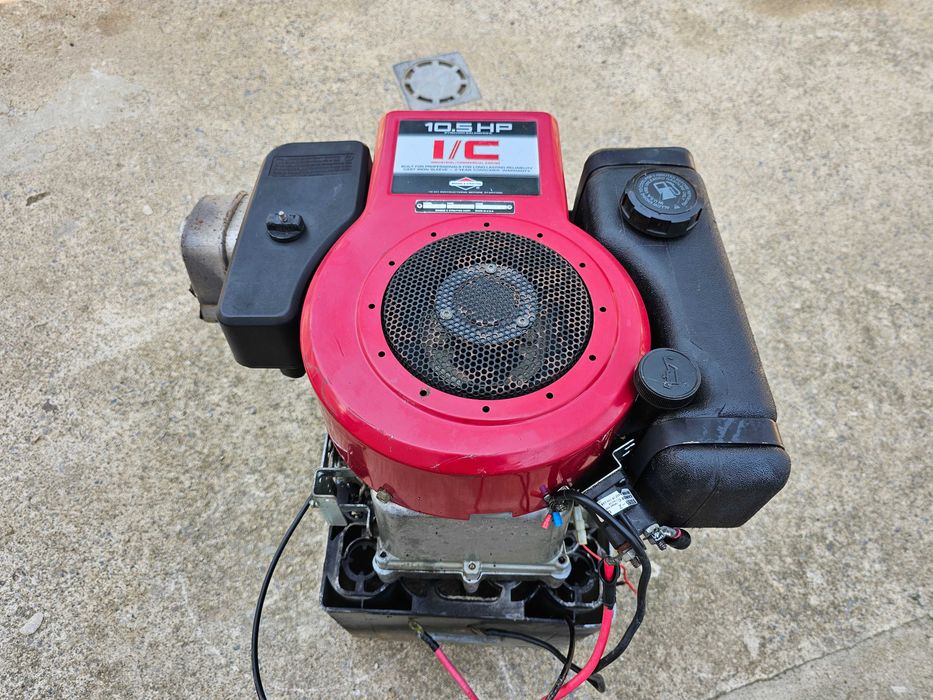 Тракторна Косачка/ДВИГАТЕЛ /КОМПЛЕКТ..Перфектен