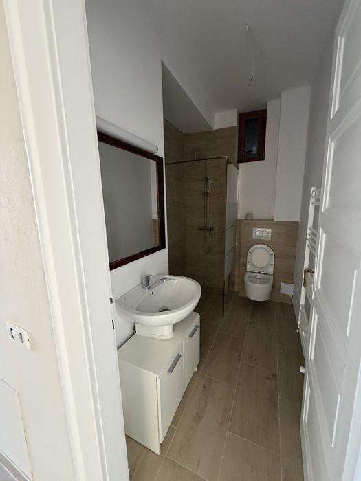 Vand apartament 3 camere in Piata Mihai Viteazu-renovat complet!
