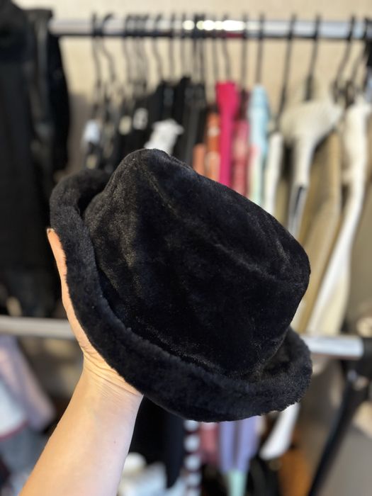 Зимни шапки и шалове