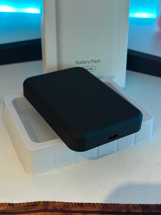 OFERTĂ - Baterie externă 10000mAh MagSafe Neagra, încărcare wireless, USB-C, cablu de încărcare, nouă
