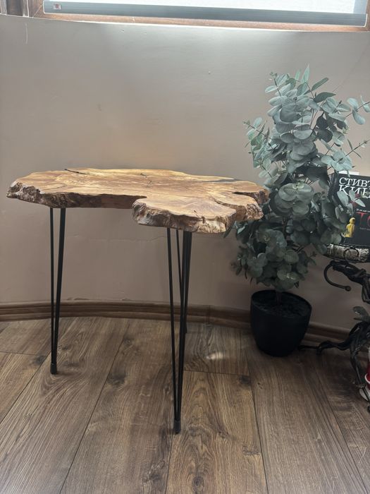 Уникална холна маса - естествена форма от дърво