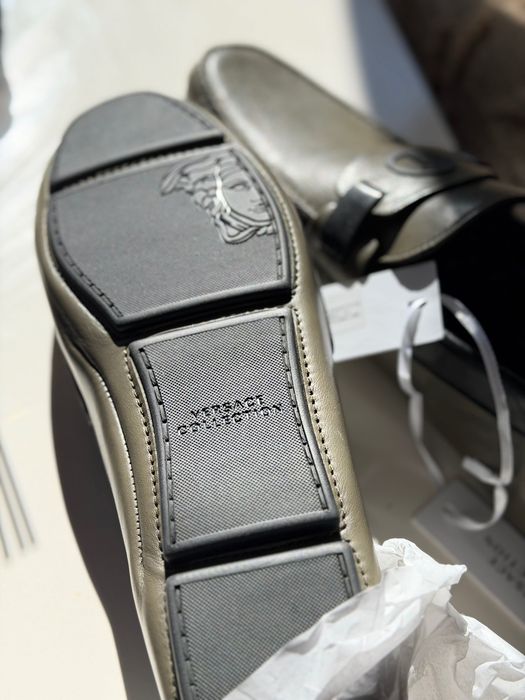 Продавам чисто нови мъжки мокасини Versace Collection