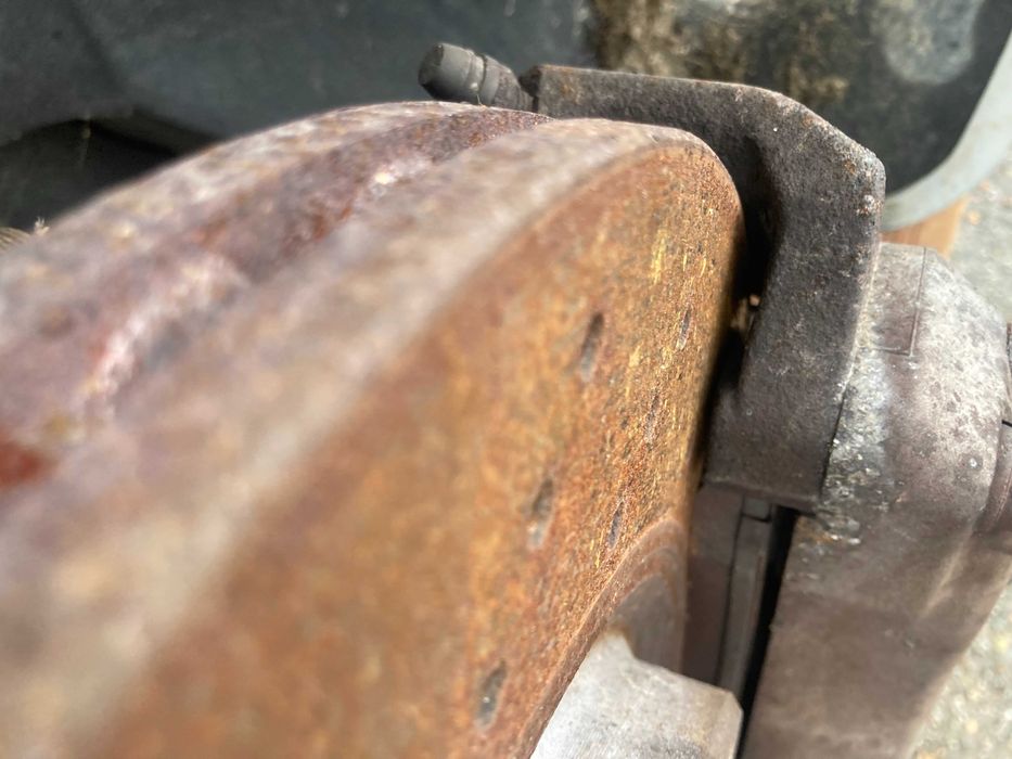 Спирачки апарати 4бутални 330мм надупчени дискове мерцедес слк350