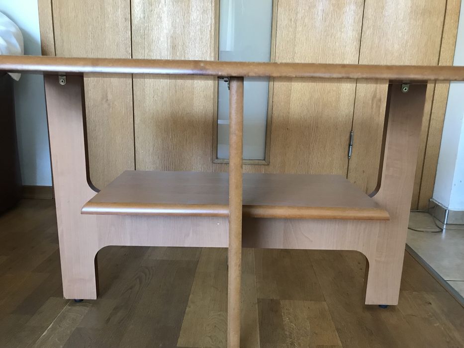 Продавам холна маса