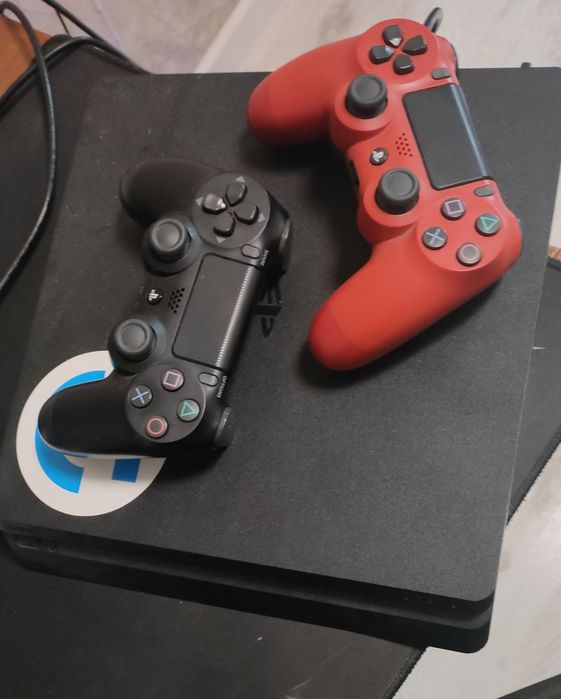 Продам PS4 Slim 500 Gb + 2 джойстика