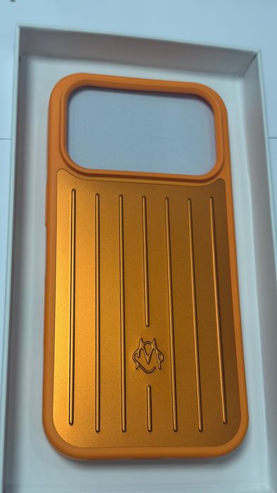 RIMOWA Aluminium Case за iPhone 17 Pro / Pro Max - Нов