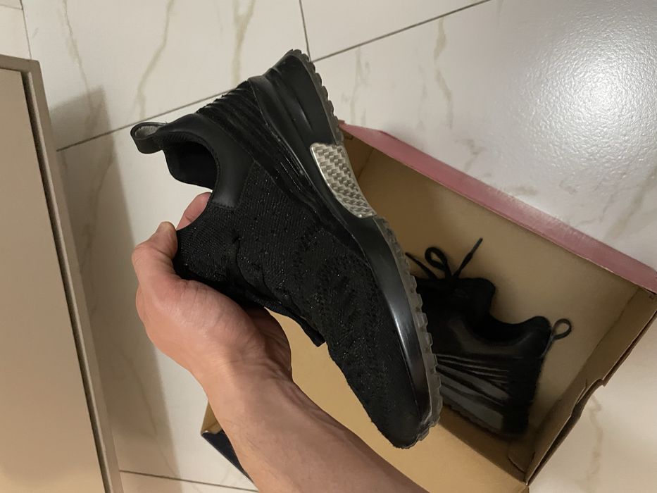 Продаю кроссовки