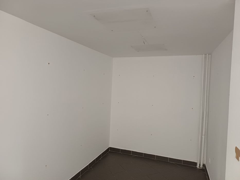 Inchiriez spatiu comercial