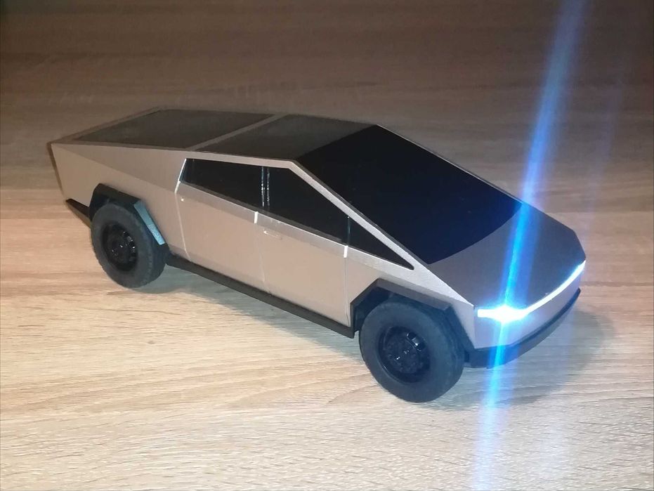 машинка Cybertruck Tesla