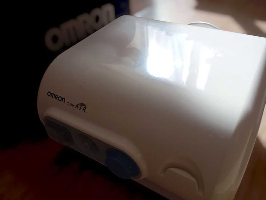 Nebulizator / aparat cu aerosoli cu compresor Omron ne-c28p