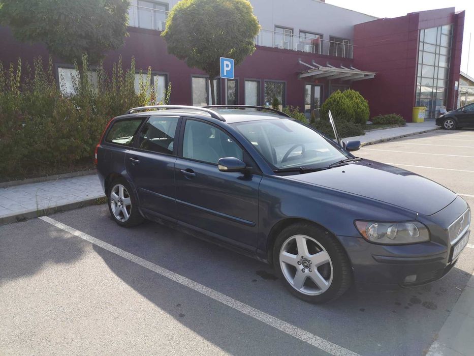 Автомобил Volvo V50