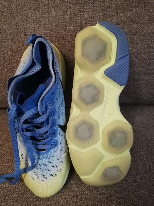 Обувки. Спортни юношески.