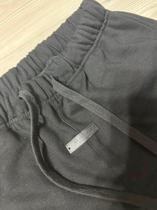 Pantaloni Essentials negrii / black