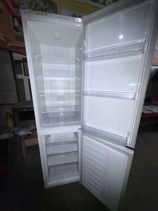 Холодильник Beko 1.90м