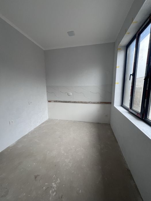 Nazarbek 4 xona+padval kadastor bor