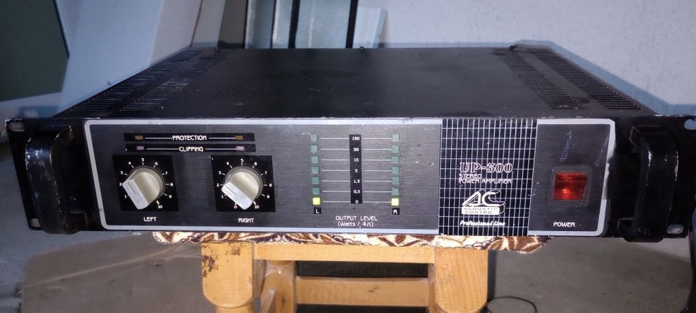 Amplificator putere Acoustic UP-300 profesional