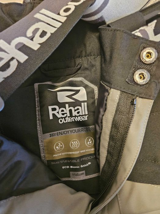 Geaca și pantaloni de schi