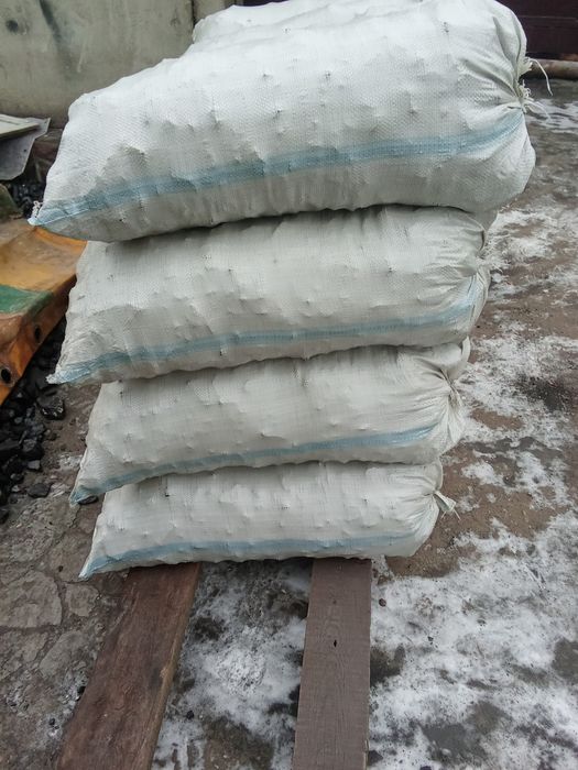 Уголь в мешках каражира