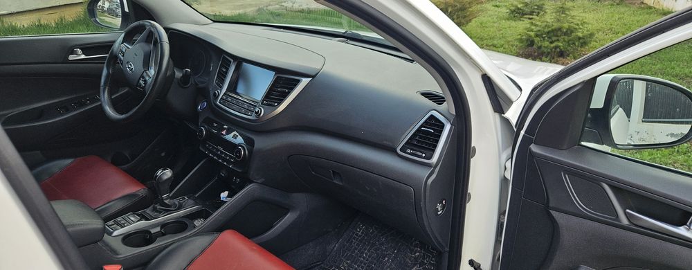Hyundai tucson avariat ,motor stricat
