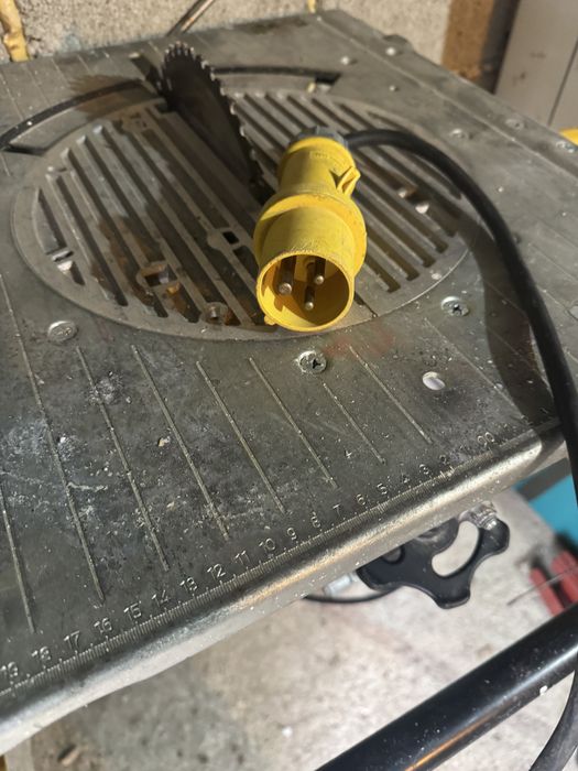 Circular dewalt cu doua operatiuni
