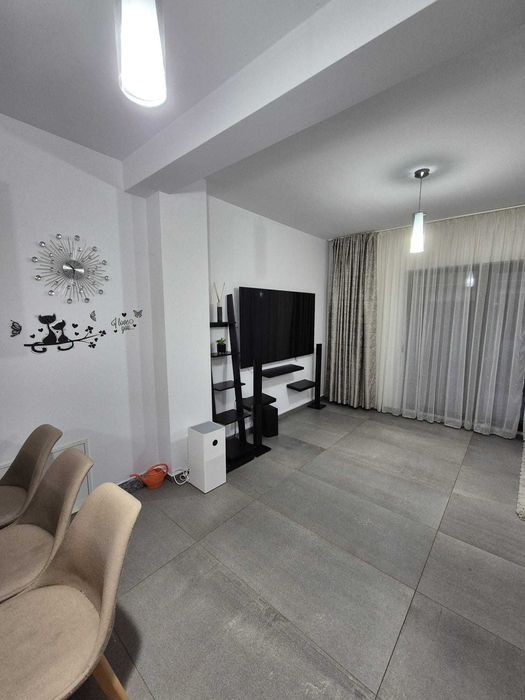 Casă înșiruită de inchiriat, 3 camere, 84m2 - Giroc, zona Planetelor