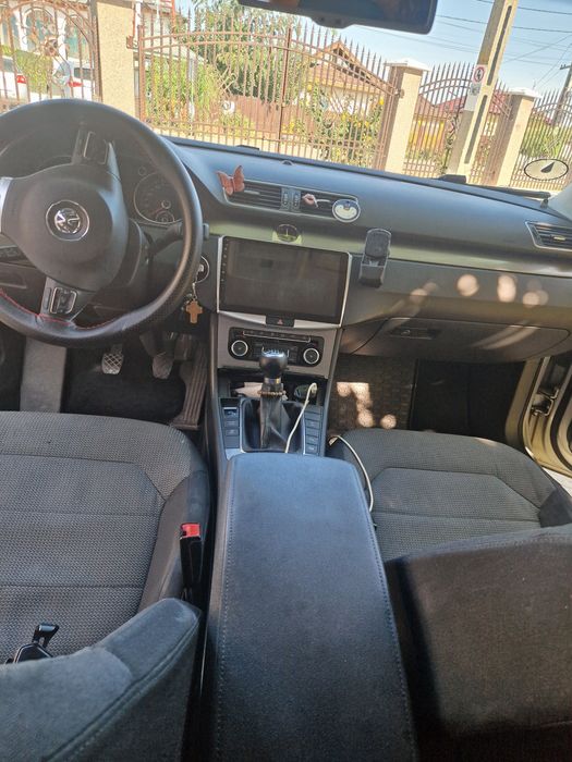 Vând Volkswagen Passat B7
